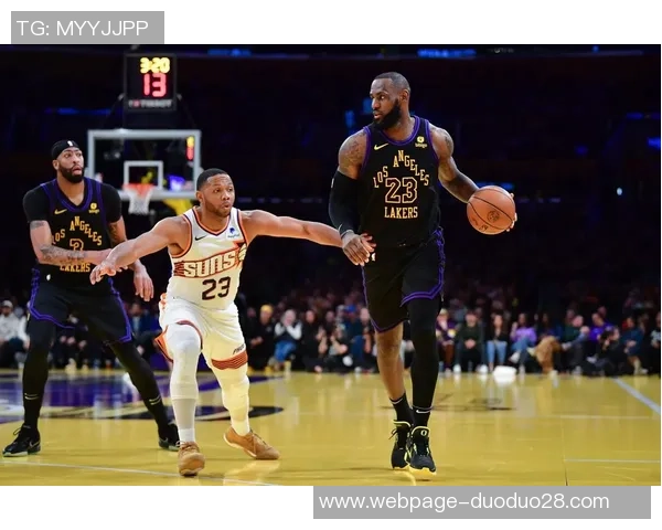 2014年湖人与山猫的激烈对决回顾与精彩瞬间分析