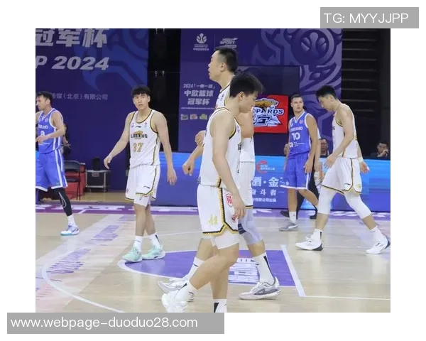 CBA辽宁队男篮迎战强敌全力以赴争夺胜利展现团队精神